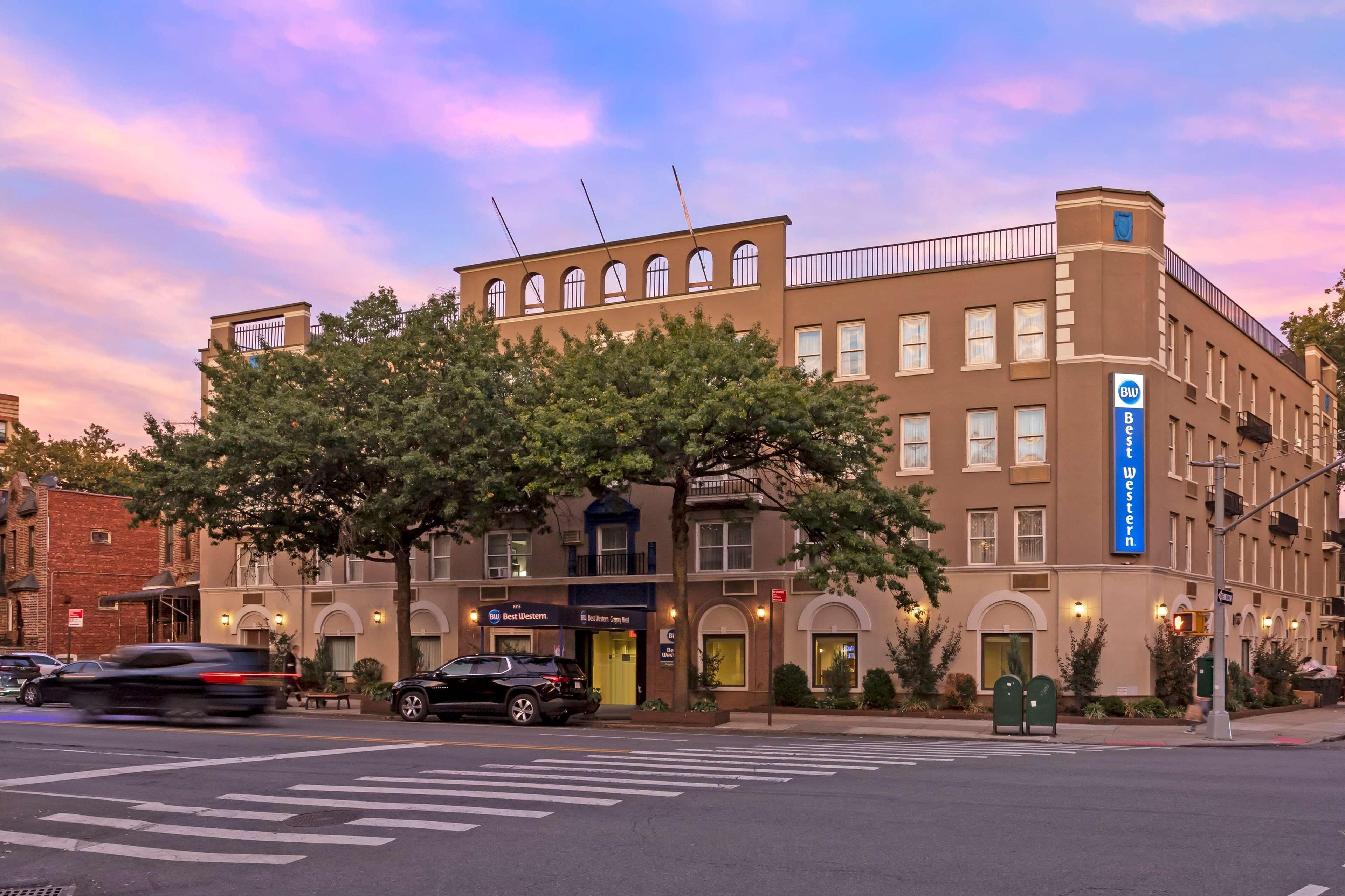 5 Business Hotels Near the 9/11 Memorial for Easy NYC Access