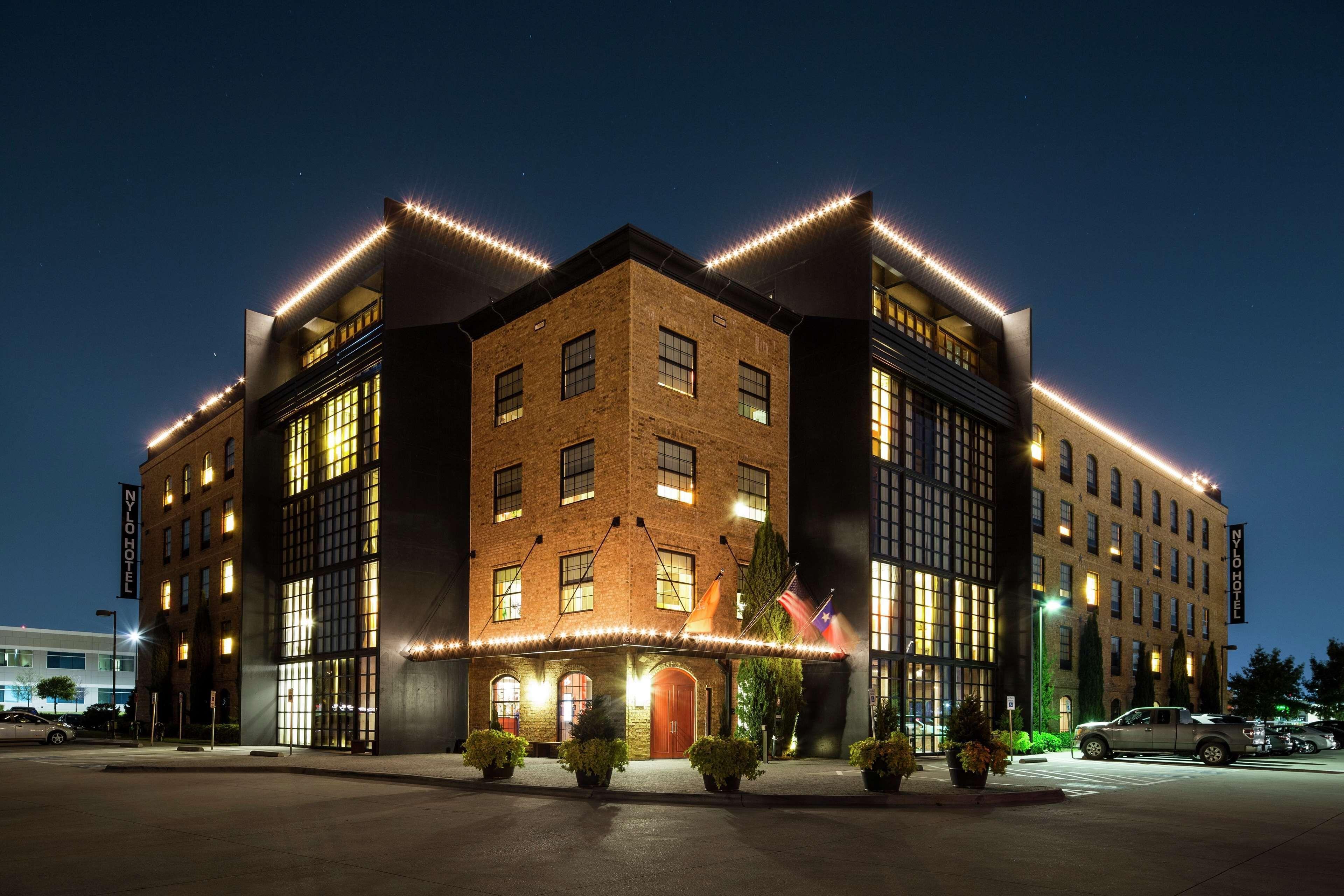 6 Exceptional Design Hotels Near Preston Towne Crossing That Deliver