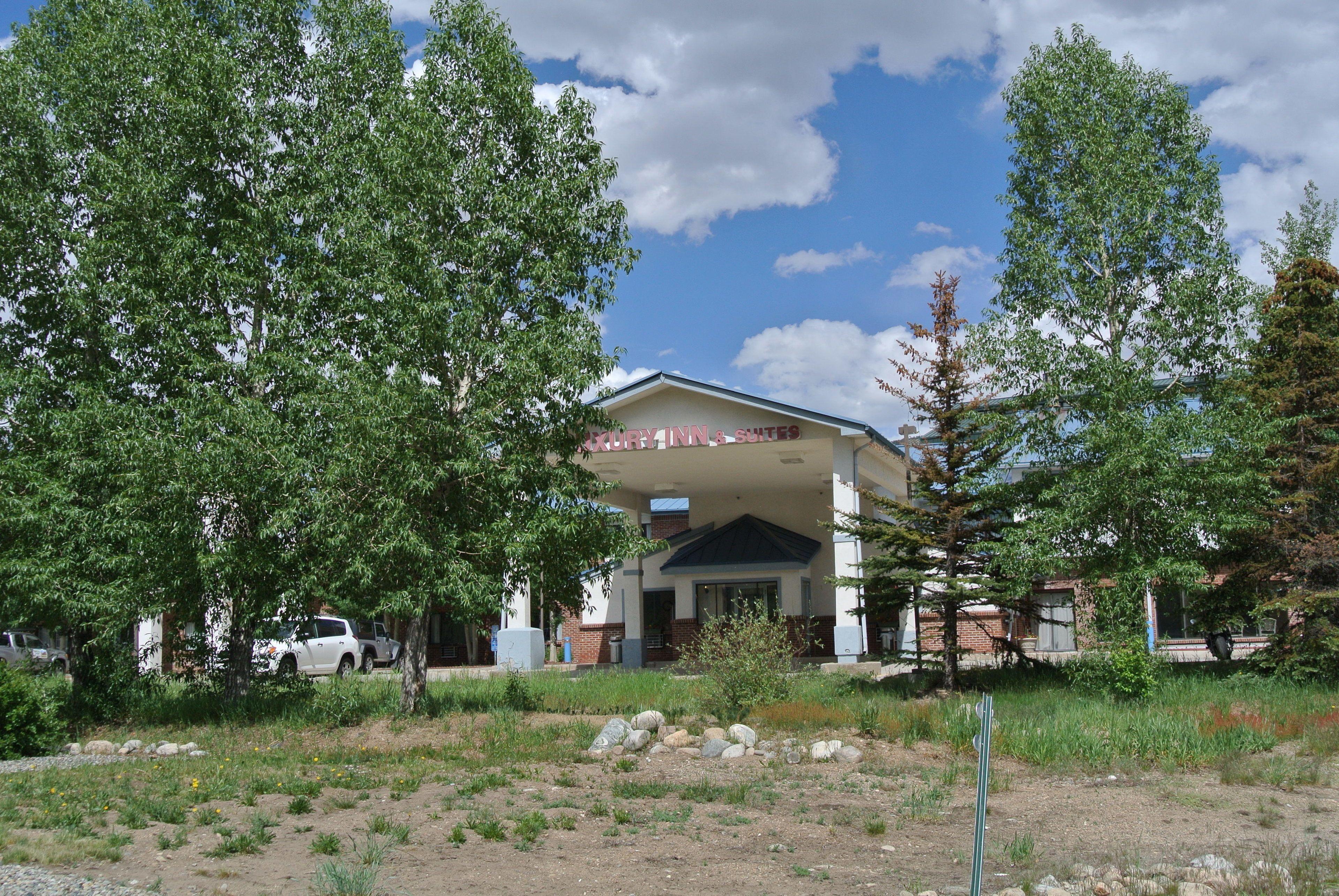 4 Central Hotels Near Outlets at Silverthorne That Deliver