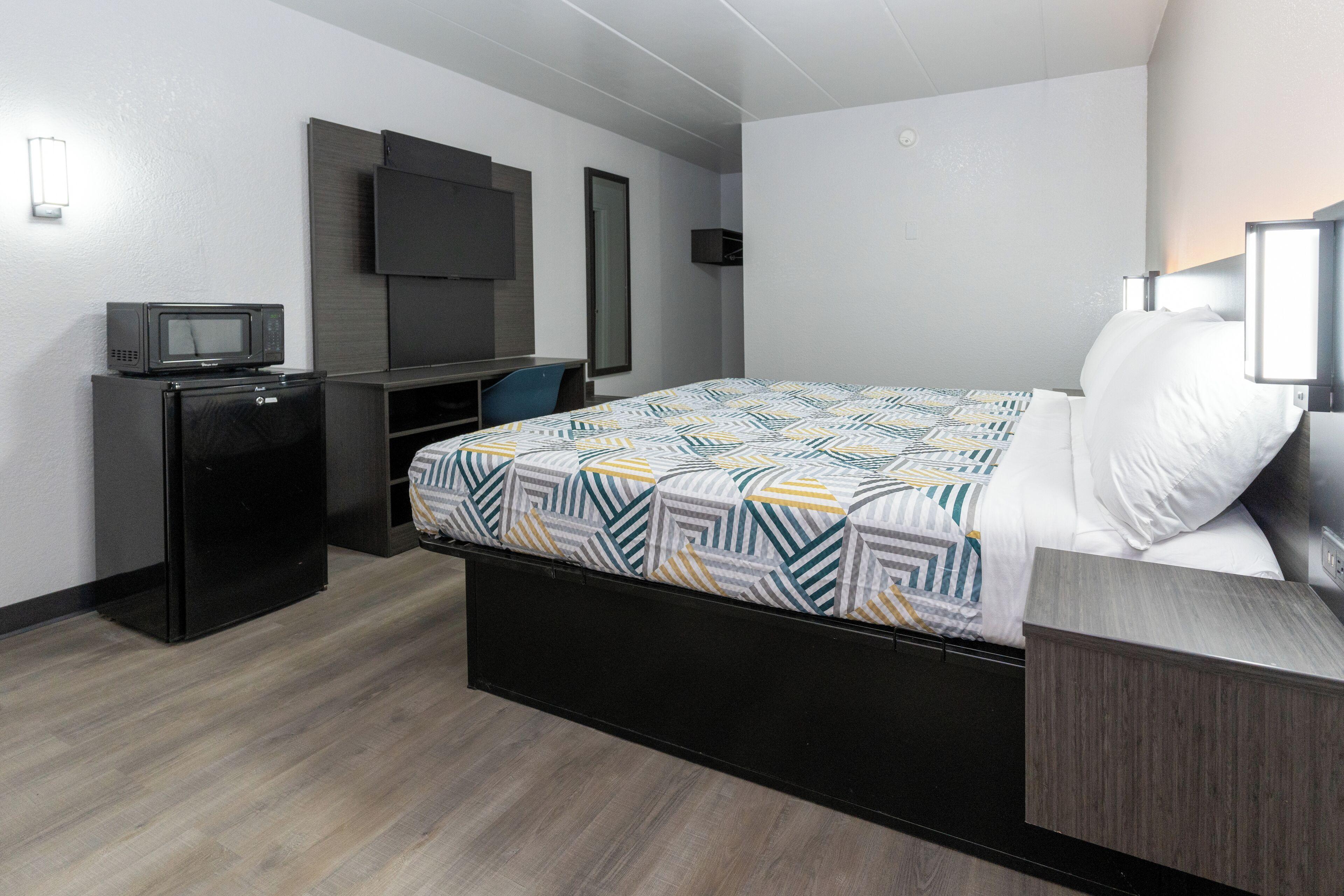 Staying Near Heritage Village Museum: 4 Budget Hotels Compared
