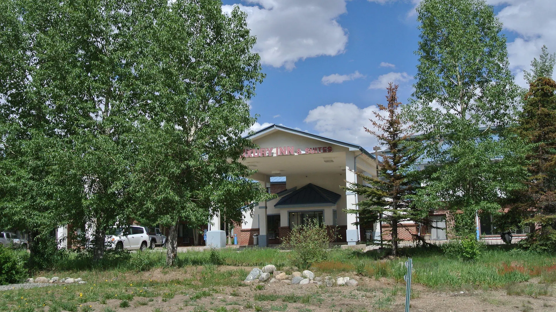 4 Central Hotels Near Outlets at Silverthorne That Deliver
