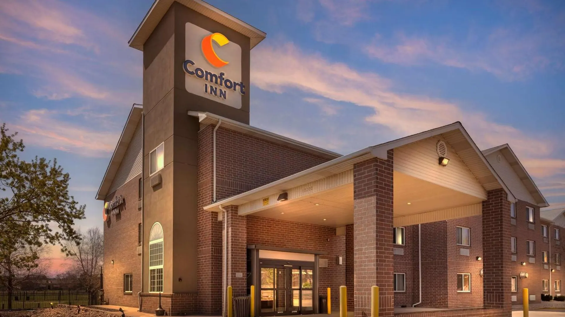 Staying Near Oakhurst Park: 4 Budget Hotels Compared