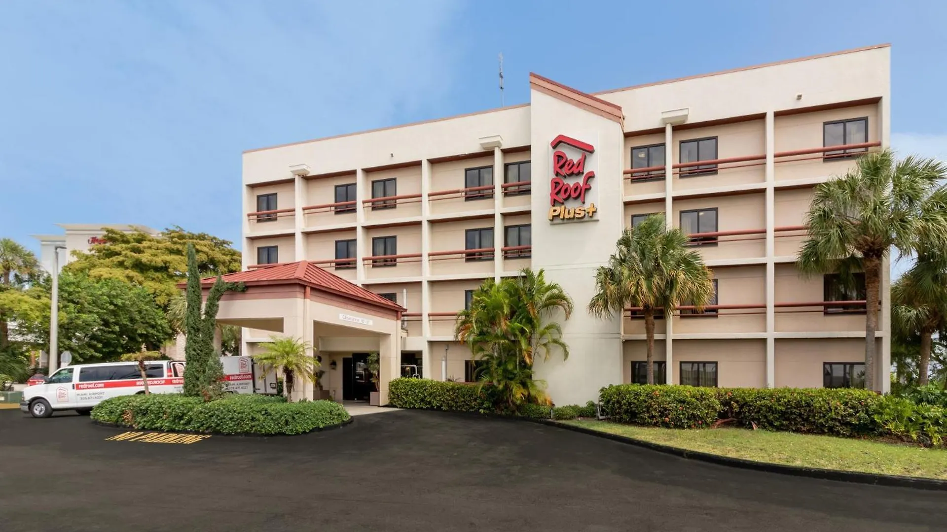 4 Budget Hotels Near Roberto Clemente Park Worth Booking