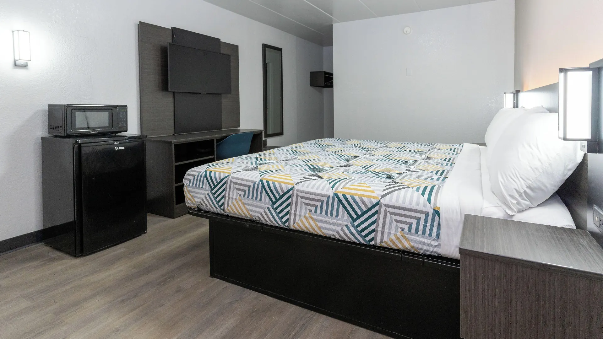 Staying Near Heritage Village Museum: 4 Budget Hotels Compared