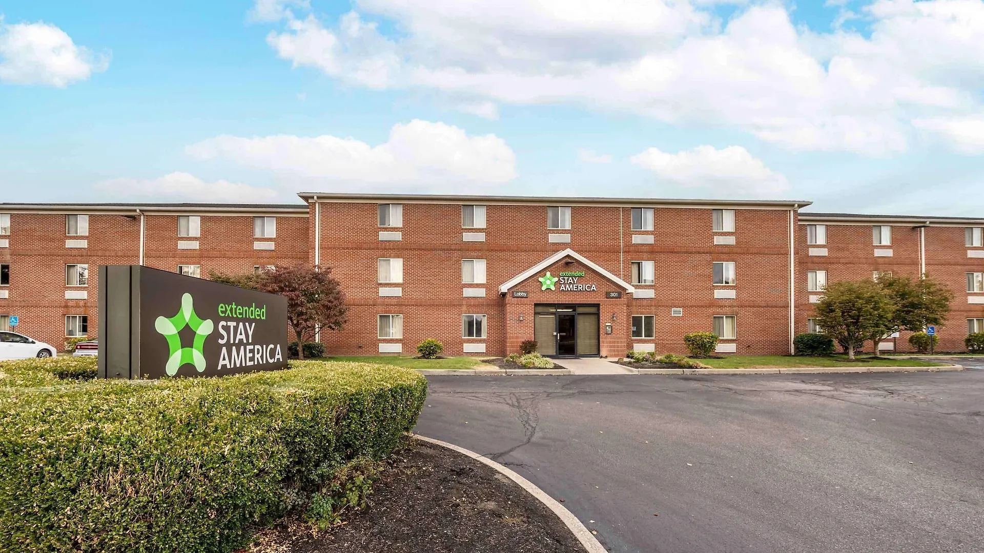 4 Affordable 2-Star Hotels Close to Tepe Park, Evansville