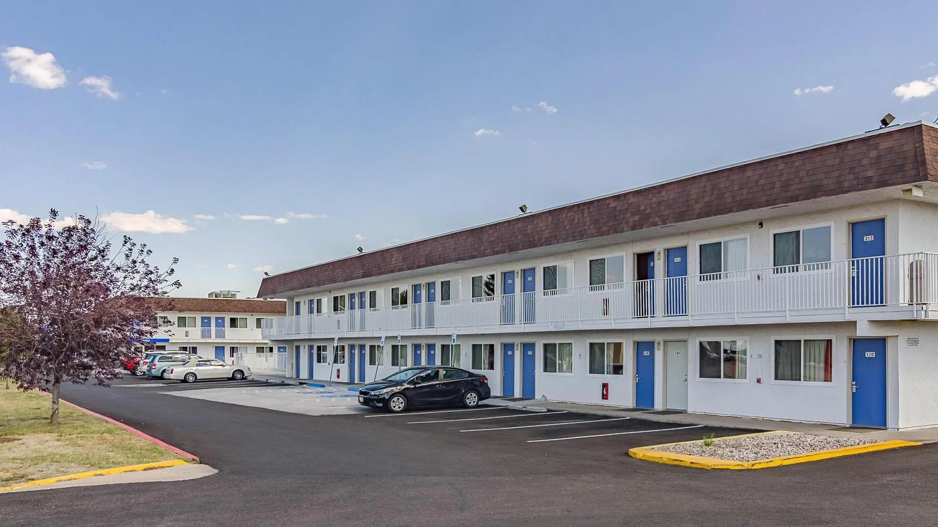 7 Smart Airport Hotels Near Ice and Events Center Cheyenne