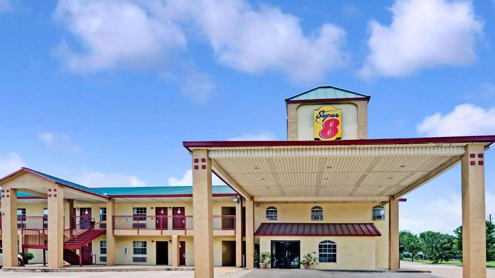 Staying Near Christ For the Nations: 4 Budget Hotels Compared