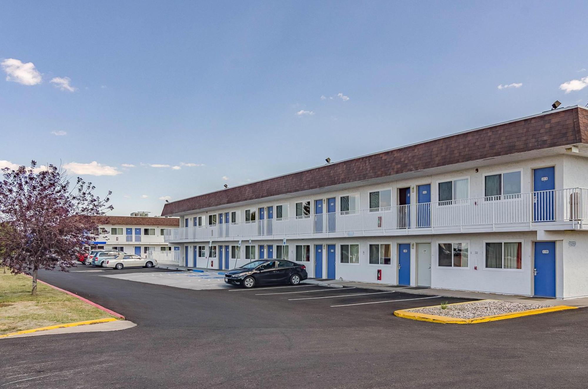7 Smart Airport Hotels Near Ice and Events Center Cheyenne