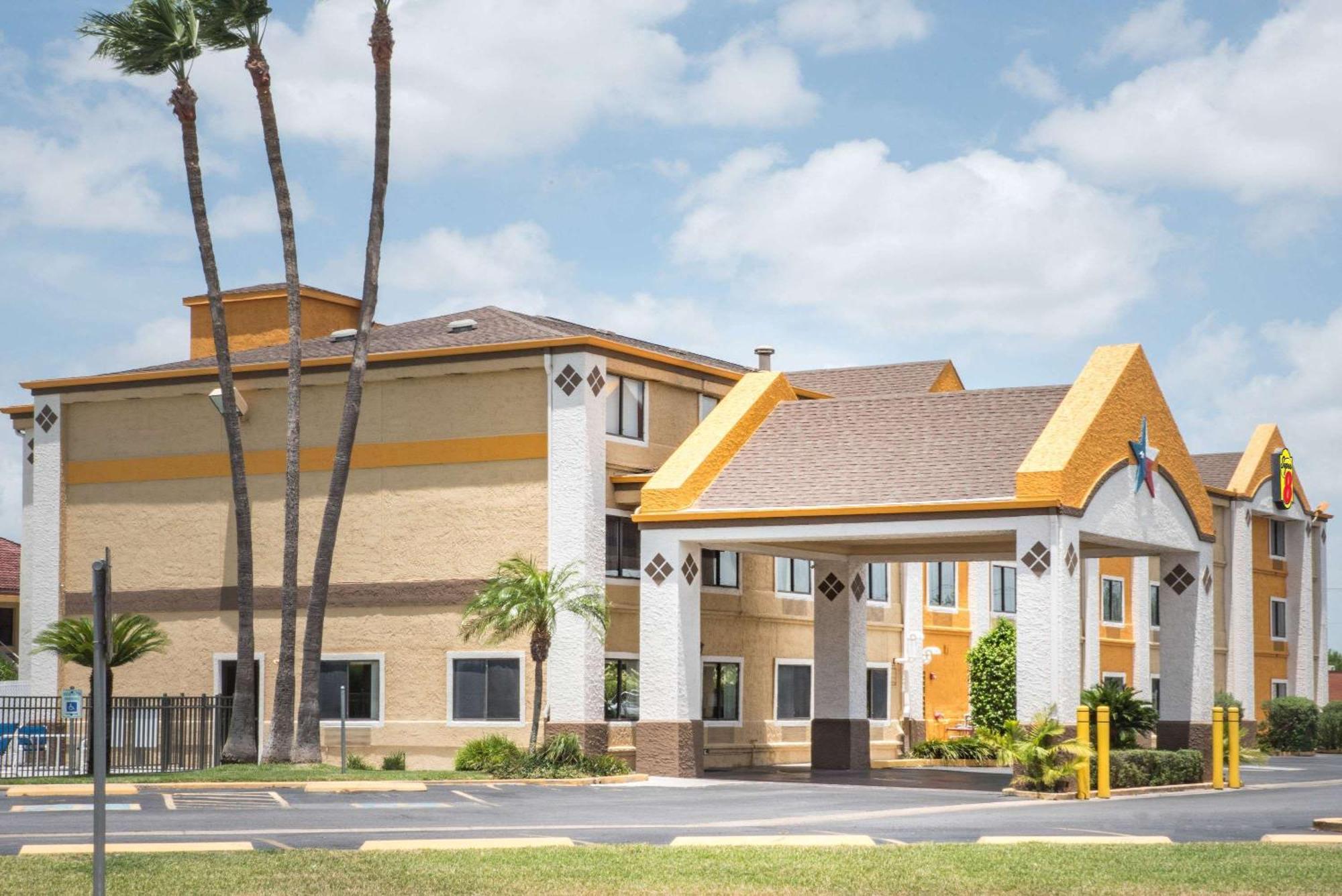 Staying Near Iwo Jima Memorial Museum: 7 Airport Hotels Compared