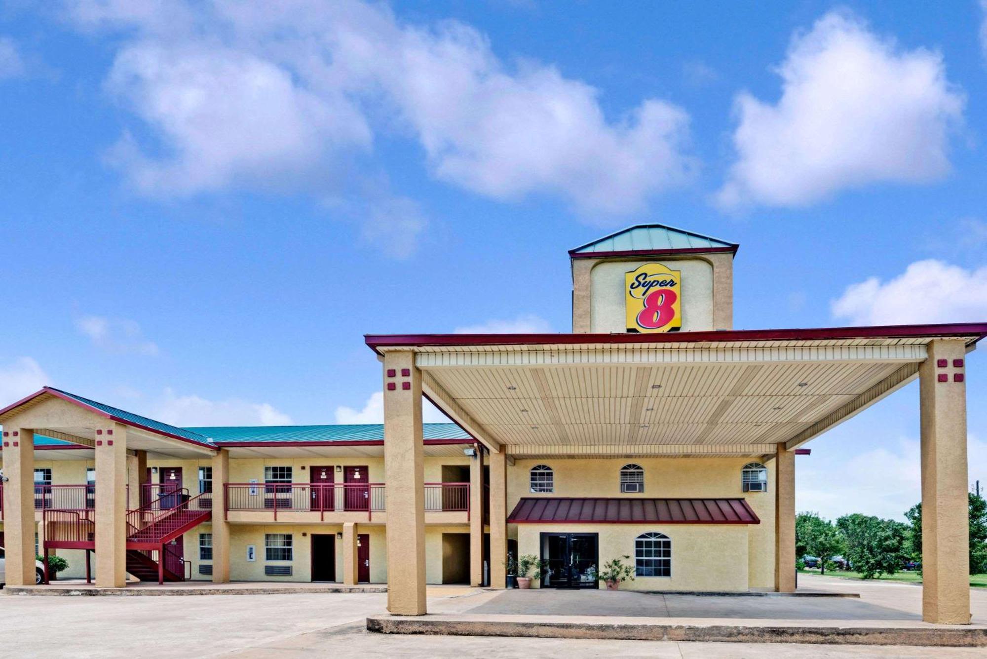 Staying Near Christ For the Nations: 4 Budget Hotels Compared